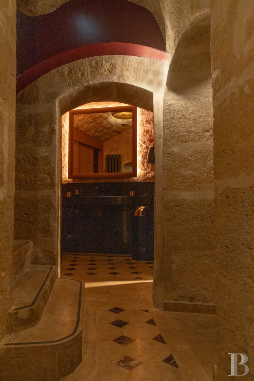À Paris, dans le Quartier latin,  un ensemble de caves dans un immeuble du 17e siècle aménagées en lieu de réception - photo  n°3